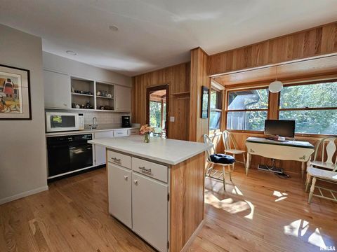 Tiny photo for 46 HILLCREST Drive, Carbondale, IL 62901 (MLS # EB460211)