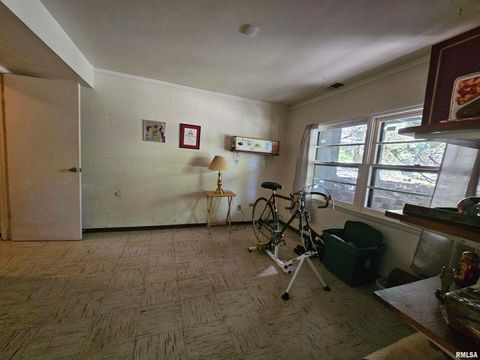 Tiny photo for 46 HILLCREST Drive, Carbondale, IL 62901 (MLS # EB460211)