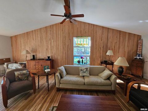 Tiny photo for 46 HILLCREST Drive, Carbondale, IL 62901 (MLS # EB460211)