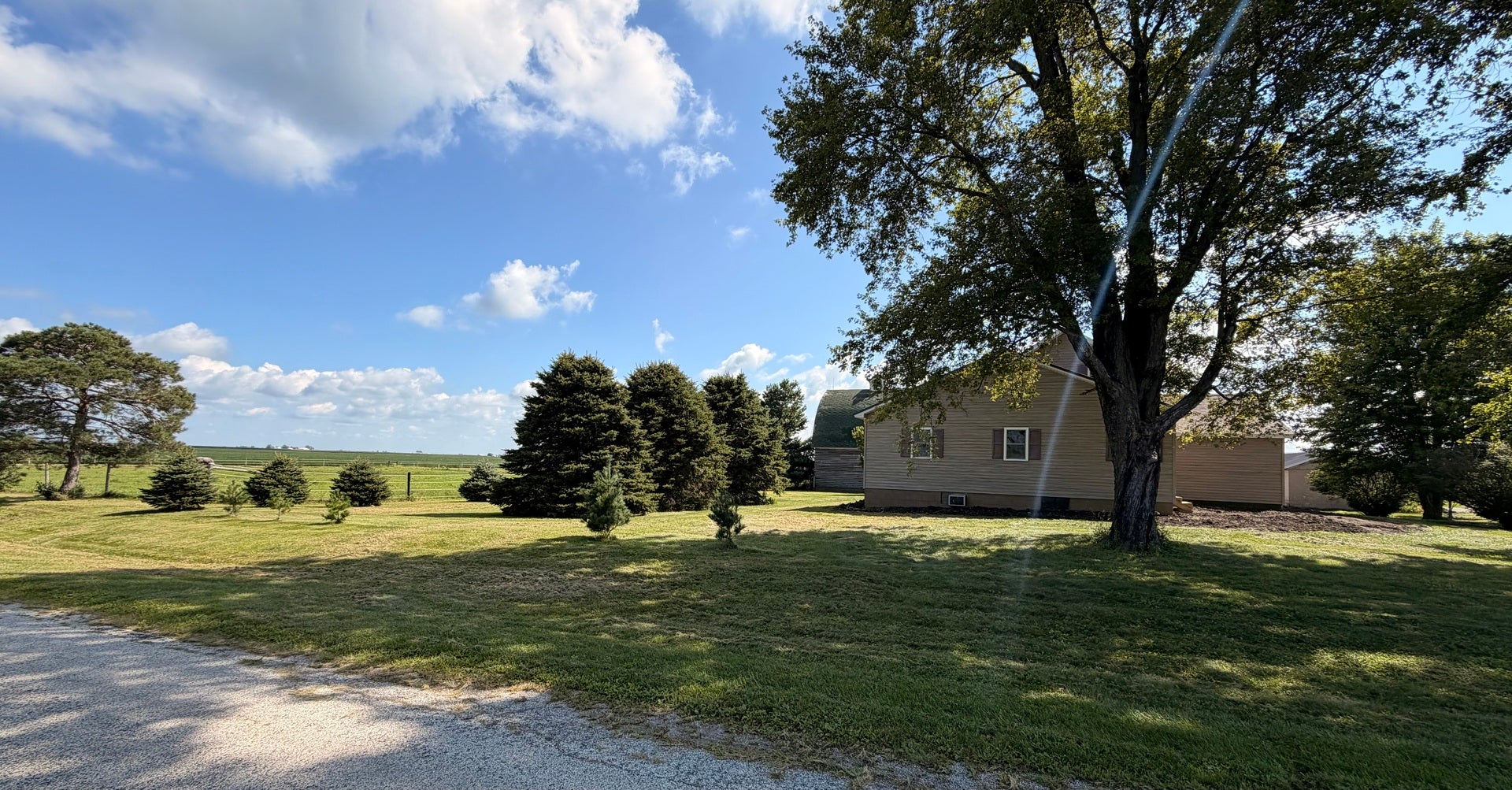 904 E 1100 North Road