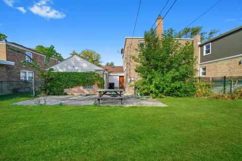 Tiny photo for 9833 S Claremont Avenue, Chicago, IL 60643 (MLS # 12489049)