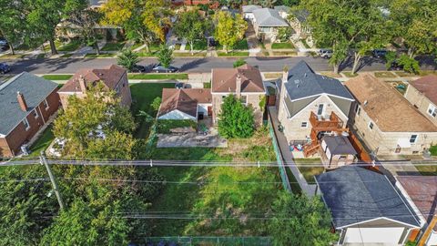 Tiny photo for 9833 S Claremont Avenue, Chicago, IL 60643 (MLS # 12489049)