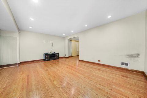 Tiny photo for 9833 S Claremont Avenue, Chicago, IL 60643 (MLS # 12489049)