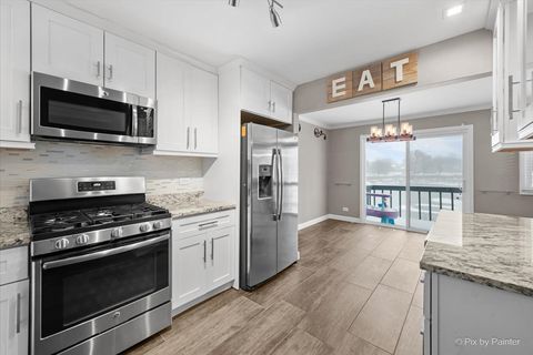 Tiny photo for 215 Lakeshore Lane, Bloomingdale, IL 60108 (MLS # 12532027)