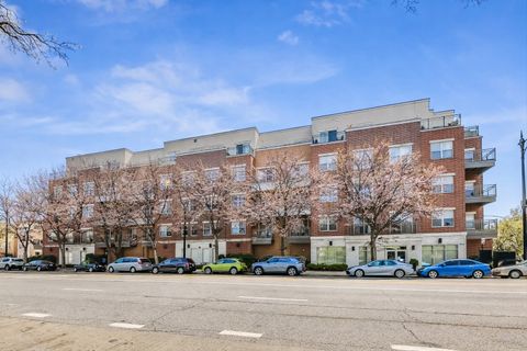 Photo of 1155 W Roosevelt Road #304, Chicago, IL 60608 (MLS # 12597597)