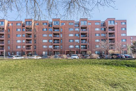 Photo of 3801 Appian Way #403, Glenview, IL 60025 (MLS # 12576530)