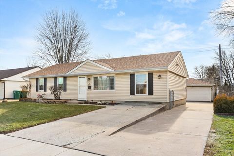 Tiny photo for 794 Farragut Avenue, Romeoville, IL 60446 (MLS # 12547713)