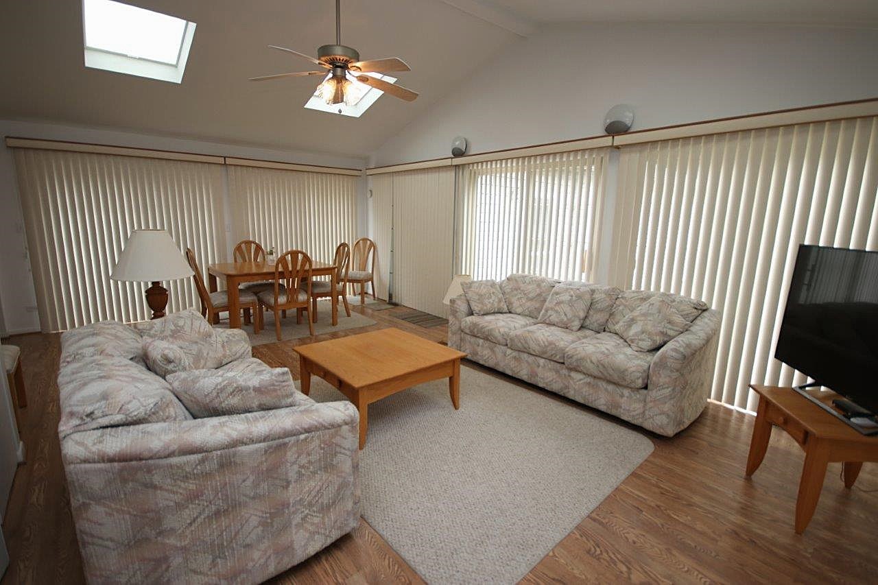 209 Gladys Avenue