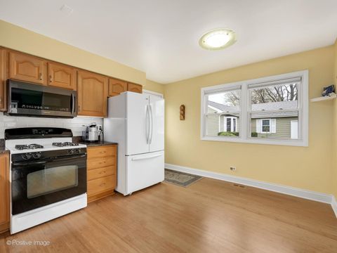 Tiny photo for 1406 E Elm Street, Wheaton, IL 60189 (MLS # 12617325)