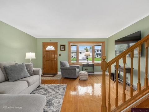 Tiny photo for 1406 E Elm Street, Wheaton, IL 60189 (MLS # 12617325)