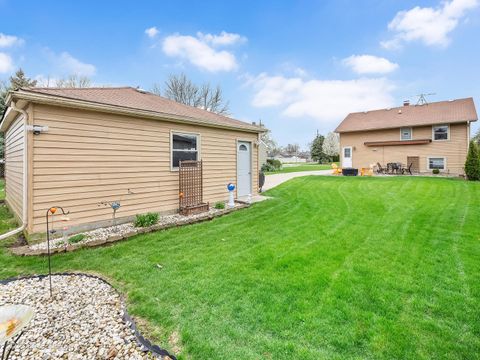 Tiny photo for 1406 E Elm Street, Wheaton, IL 60189 (MLS # 12617325)