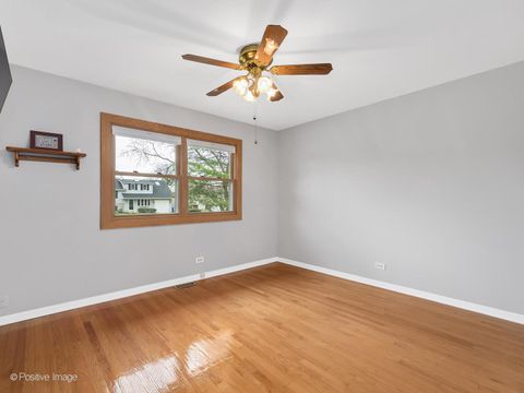 Tiny photo for 1406 E Elm Street, Wheaton, IL 60189 (MLS # 12617325)