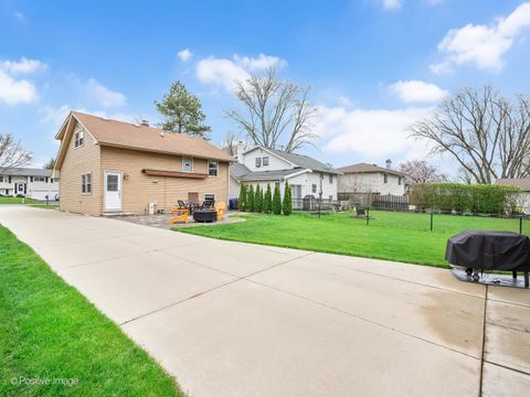 Tiny photo for 1406 E Elm Street, Wheaton, IL 60189 (MLS # 12617325)