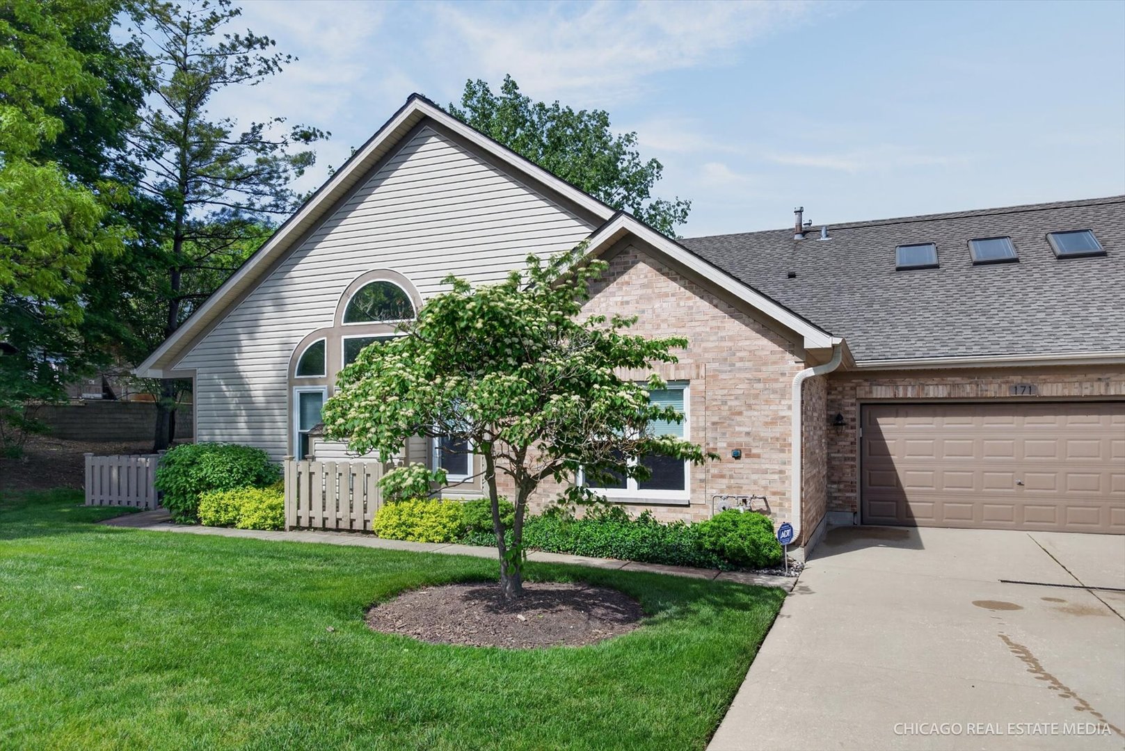 Properties 1 171 Canterbury Court 171