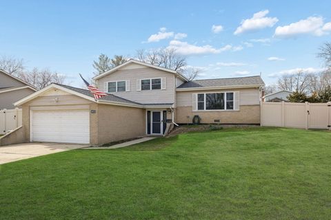 Photo of 6922 Sierra Drive, Darien, IL 60561 (MLS # 12602056)
