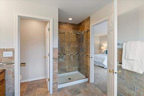 Tiny photo for 1294 HUNTERS RIDGE EAST Rdg, Hoffman Estates, IL 60192 (MLS # 12586021)