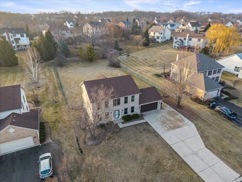 Tiny photo for 1294 HUNTERS RIDGE EAST Rdg, Hoffman Estates, IL 60192 (MLS # 12586021)