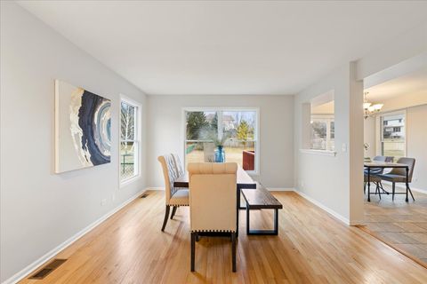 Tiny photo for 1294 HUNTERS RIDGE EAST Rdg, Hoffman Estates, IL 60192 (MLS # 12586021)