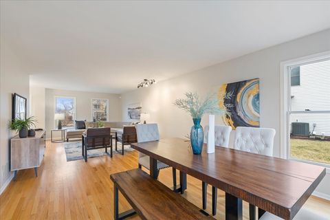 Tiny photo for 1294 HUNTERS RIDGE EAST Rdg, Hoffman Estates, IL 60192 (MLS # 12586021)