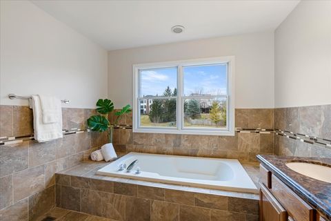 Tiny photo for 1294 HUNTERS RIDGE EAST Rdg, Hoffman Estates, IL 60192 (MLS # 12586021)