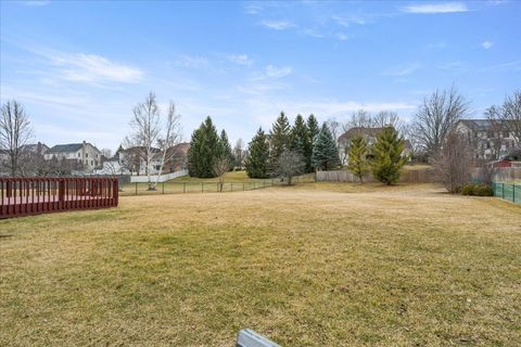 Tiny photo for 1294 HUNTERS RIDGE EAST Rdg, Hoffman Estates, IL 60192 (MLS # 12586021)