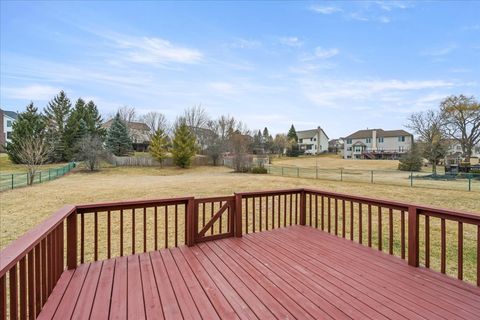 Tiny photo for 1294 HUNTERS RIDGE EAST Rdg, Hoffman Estates, IL 60192 (MLS # 12586021)