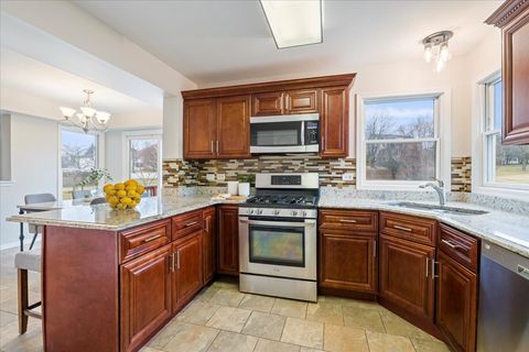 Tiny photo for 1294 HUNTERS RIDGE EAST Rdg, Hoffman Estates, IL 60192 (MLS # 12586021)