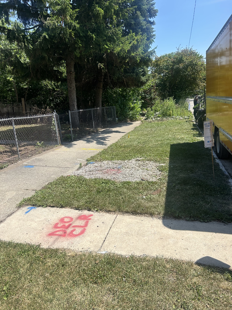 11615 S Lafayette Avenue