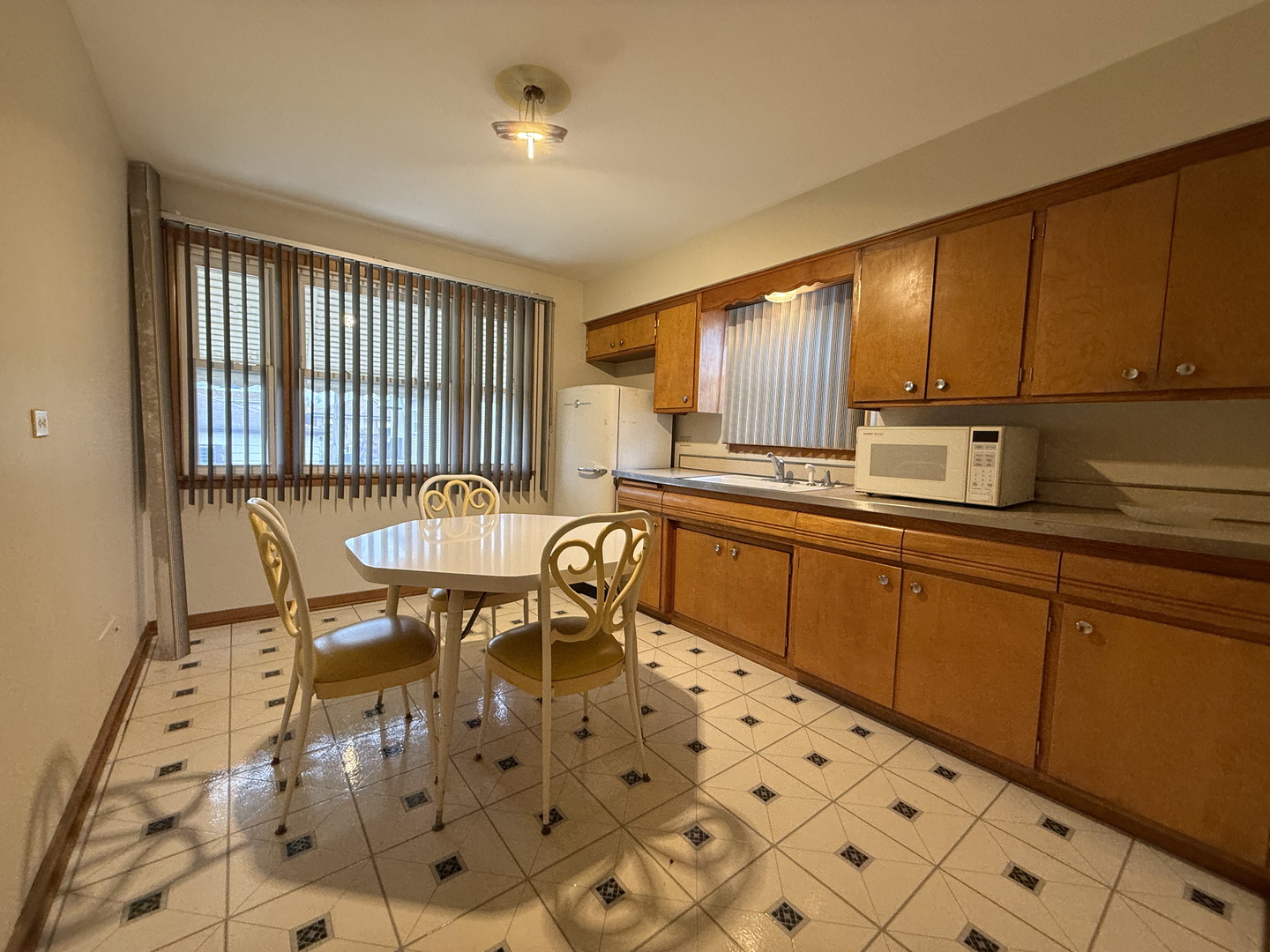 2146 N Mcvicker Avenue