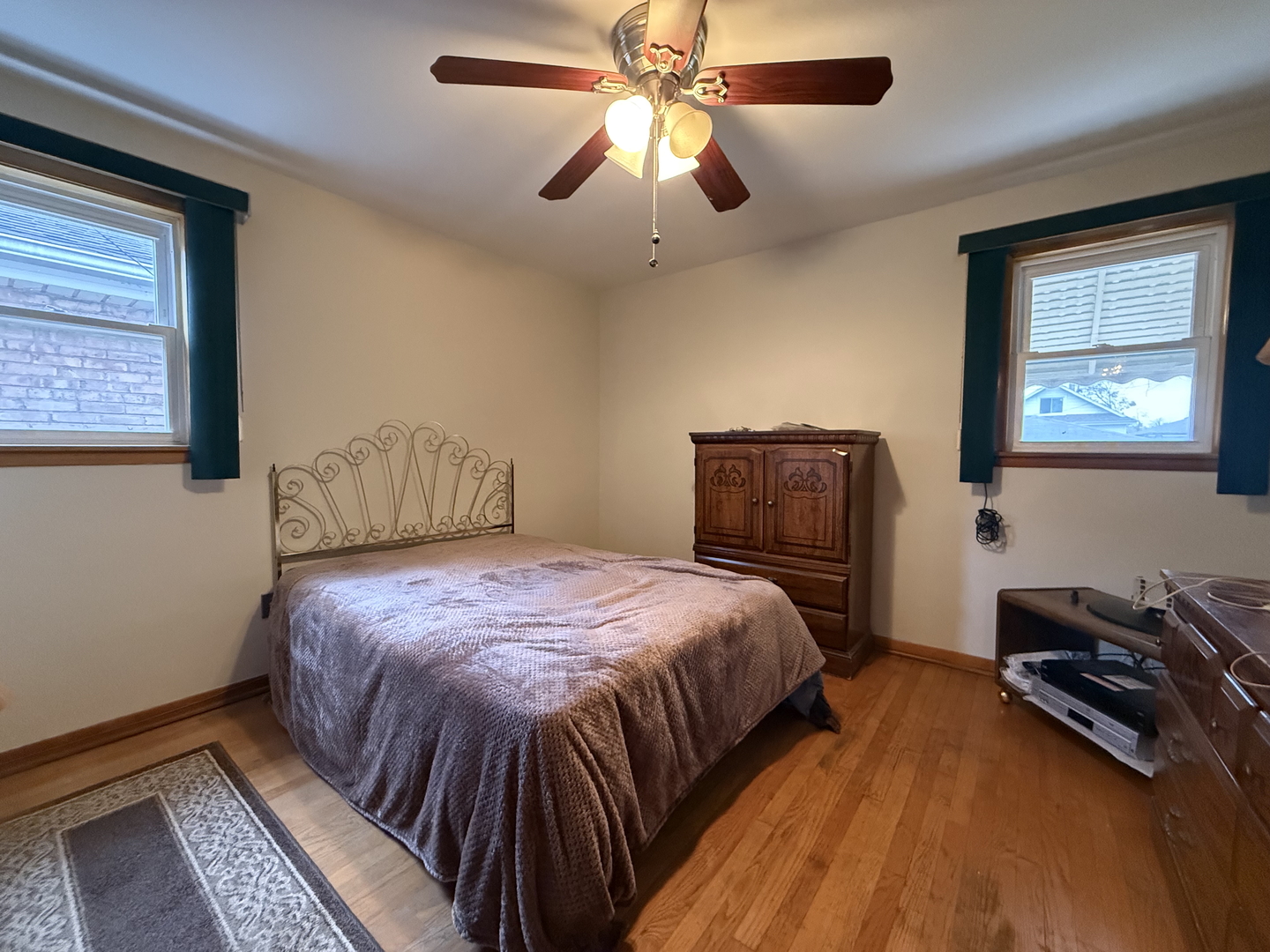 2146 N Mcvicker Avenue