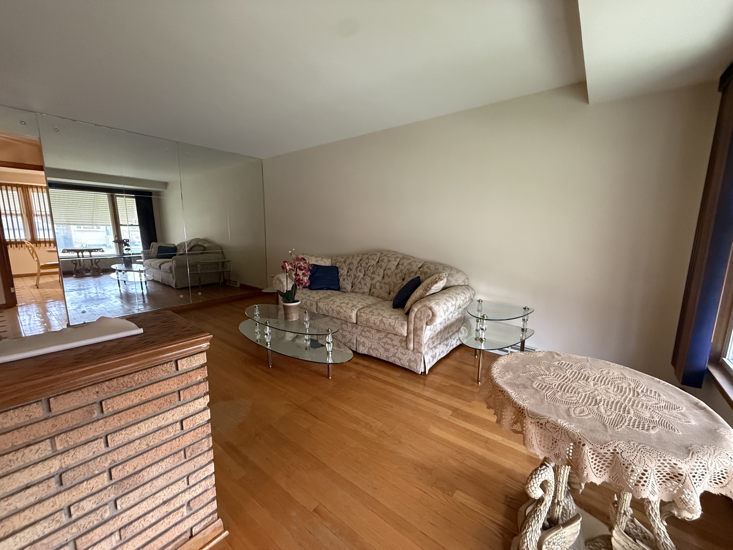 2146 N Mcvicker Avenue