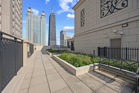 Tiny photo for 10 E Delaware Place #29E, Chicago, IL 60611 (MLS # 12721327)