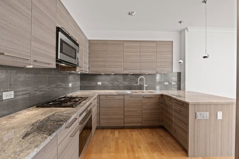 Tiny photo for 10 E Delaware Place #29E, Chicago, IL 60611 (MLS # 12721327)