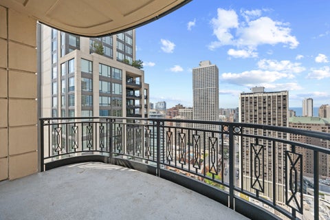 Tiny photo for 10 E Delaware Place #29E, Chicago, IL 60611 (MLS # 12721327)