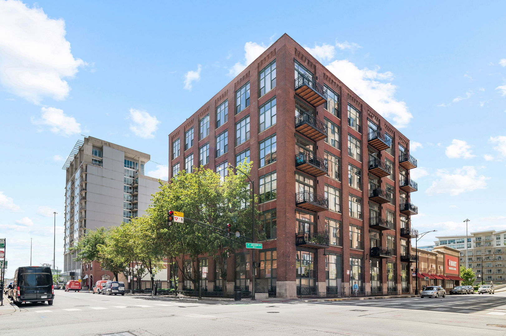 701 W Jackson Boulevard 102