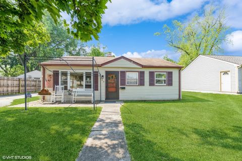 122 E Beech Avenue Woodstock IL 60098