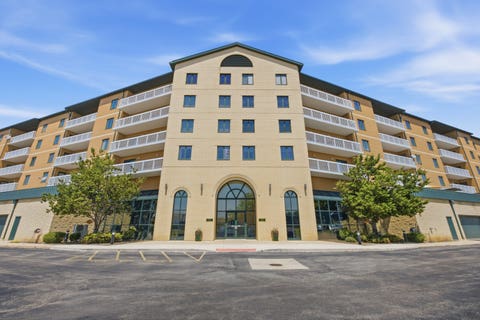 Photo of 1500 S Ardmore Avenue #611, Villa Park, IL 60181 (MLS # 12727115)