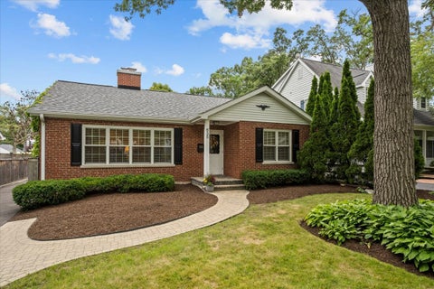 Photo of 635 Northmoor Road, Lake Forest, IL 60045 (MLS # 12739766)