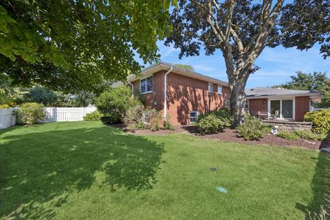 Tiny photo for 1140 S Stone Avenue, La Grange, IL 60525 (MLS # 12471637)