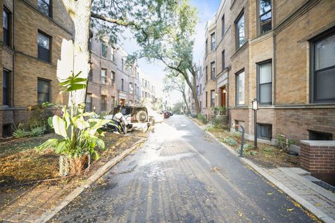 Tiny photo for 754 W CALIFORNIA Terrace #1, Chicago, IL 60657 (MLS # 12483746)