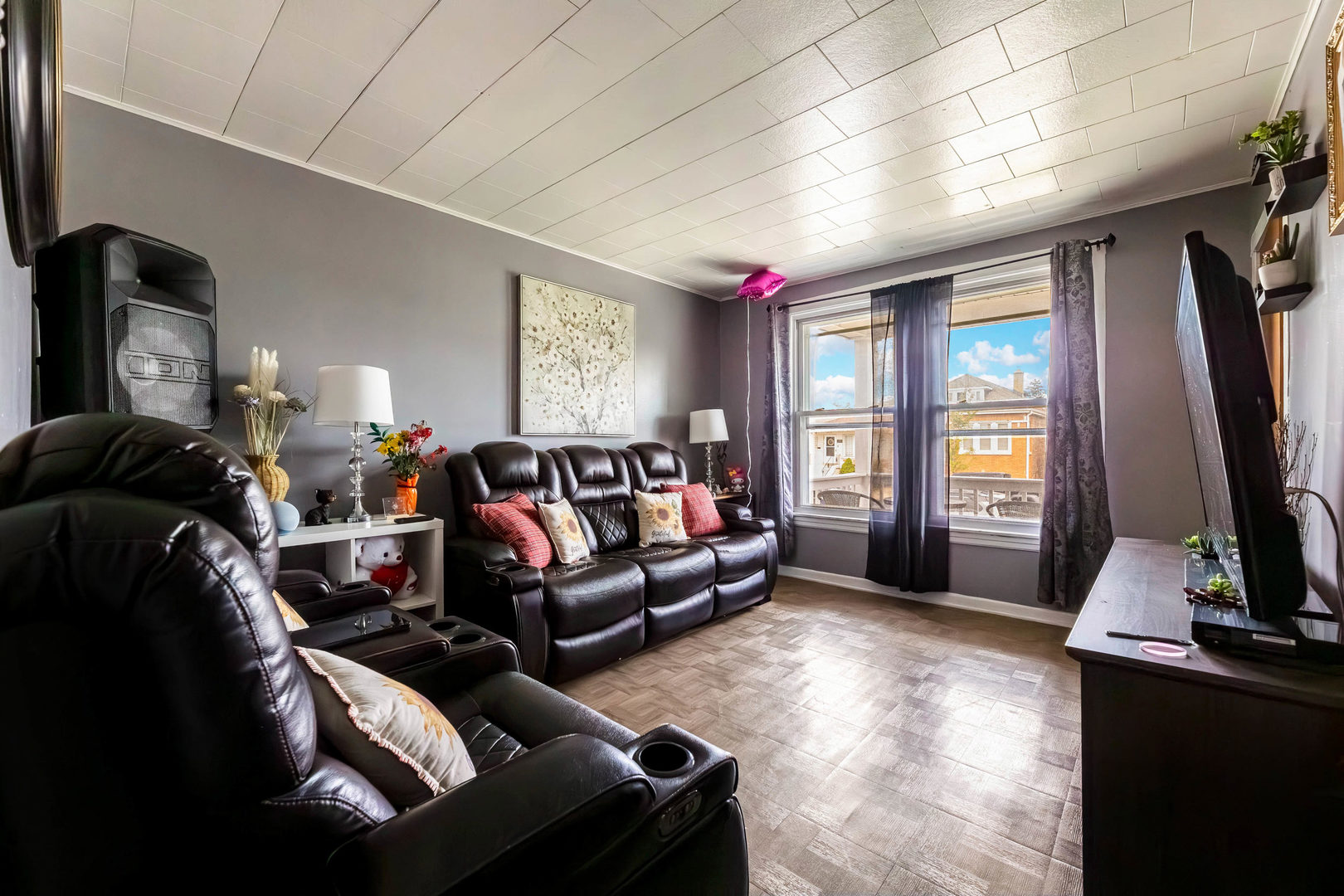 5633 W 64th Place