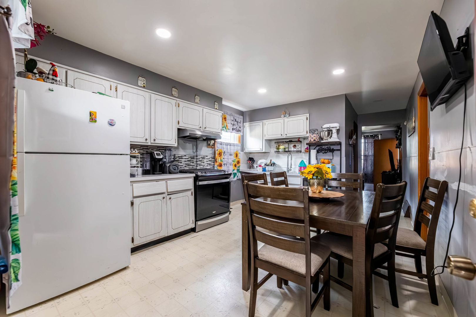 5633 W 64th Place
