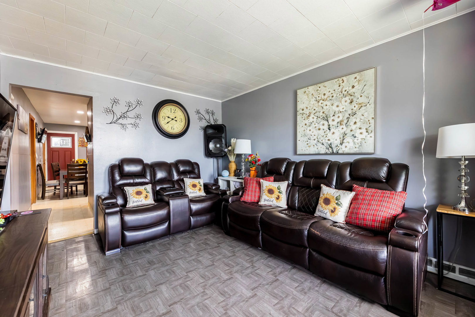 5633 W 64th Place