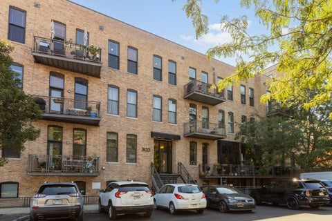 Photo of 3133 N Lakewood Avenue #2F, Chicago, IL 60657 (MLS # 12758307)