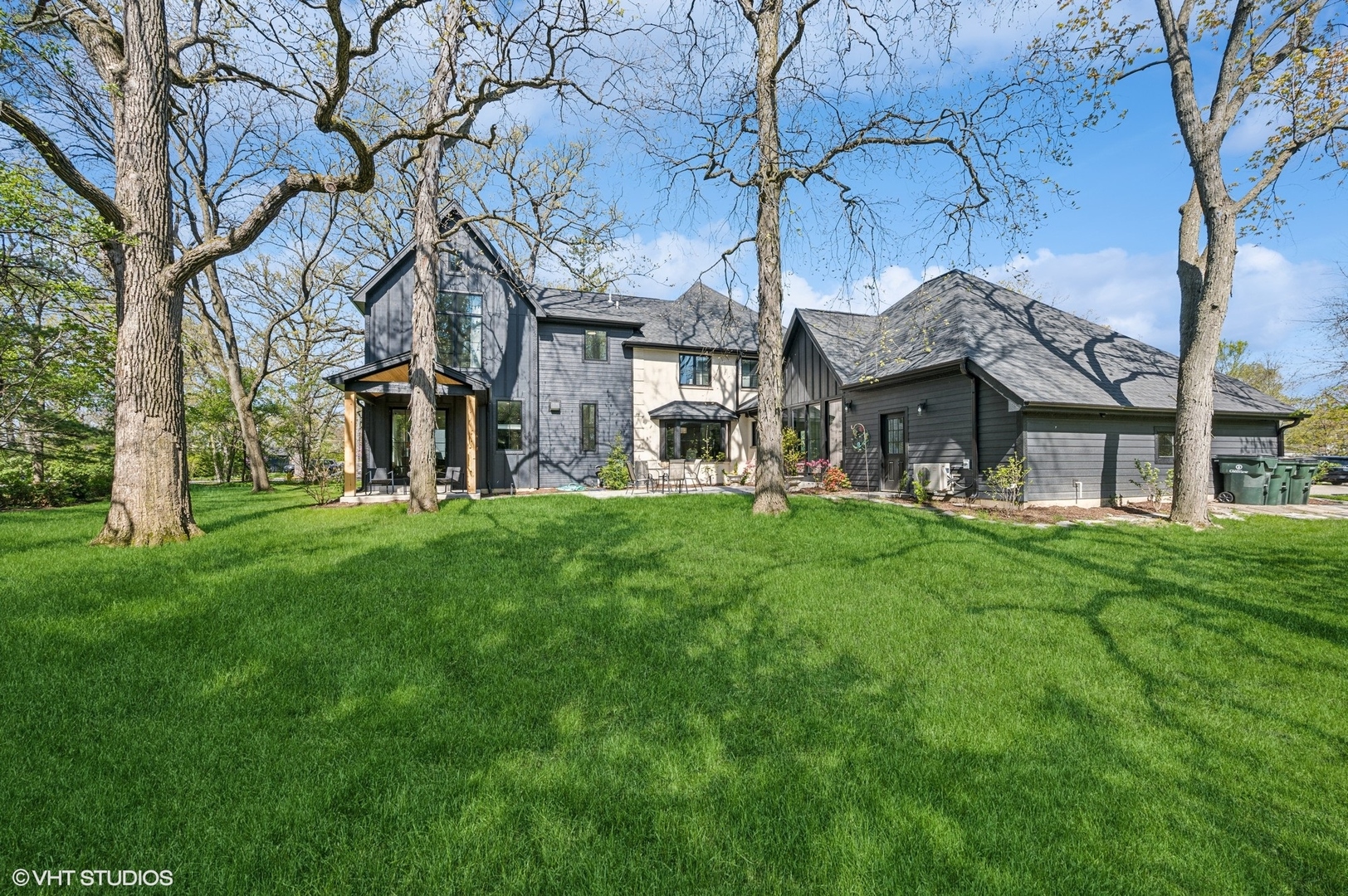 1933 Ridgewood Lane W