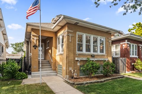 Photo of 5038 W Nelson Street, Chicago, IL 60641 (MLS # 12423449)