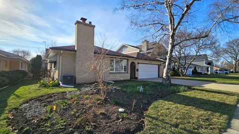 Tiny photo for 1208 N Walnut Avenue, Arlington Heights, IL 60004 (MLS # 12606003)