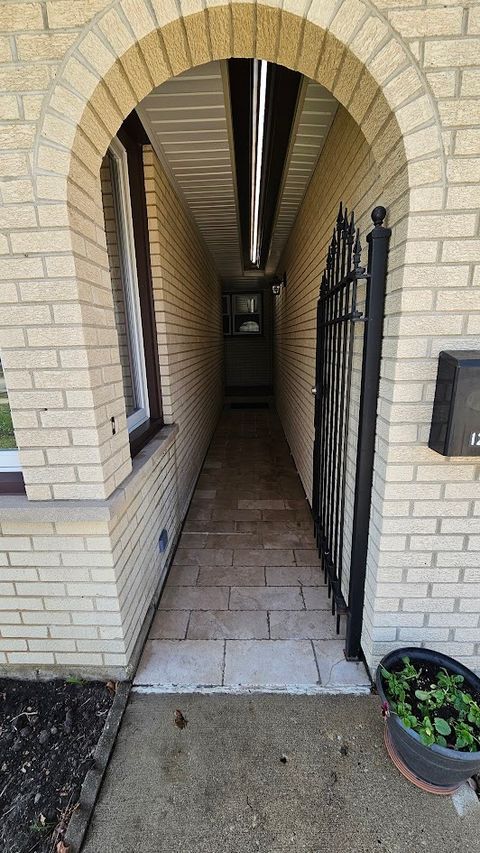 Tiny photo for 1208 N Walnut Avenue, Arlington Heights, IL 60004 (MLS # 12606003)