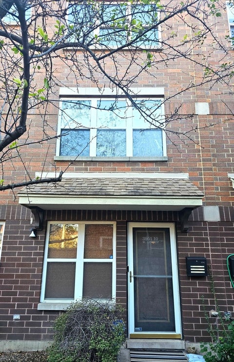 Photo of 3951 W Ainslie Street #10, Chicago, IL 60625 (MLS # 12796168)