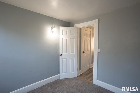 Tiny photo for 2008 DIXWELL Street, Davenport, IA 52802 (MLS # QC4269523)